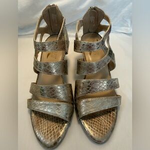 Like New Distressed Metallic Gold Aerosols Comfort Rest Sandals US 7.5/EU 38